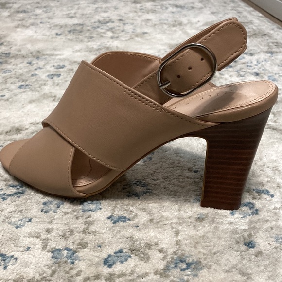 Kelly & Katie tan heels - Picture 10 of 15